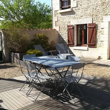 La Ferme Du Bellay - Cote Cour *